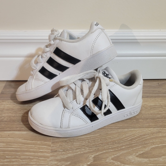 Adidas Kids White and Black Sneakers - Picture 5 of 8